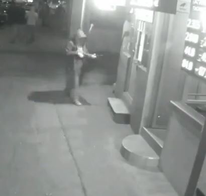 Λιντσάρισαν τον ληστή με το καλάσνικοφ – ΒΙΝΤΕΟ