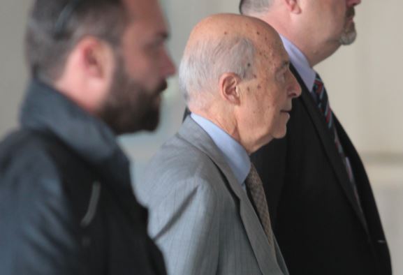 Η ενόχληση Σημίτη με την ερώτηση της υπεράσπισης του Άκη