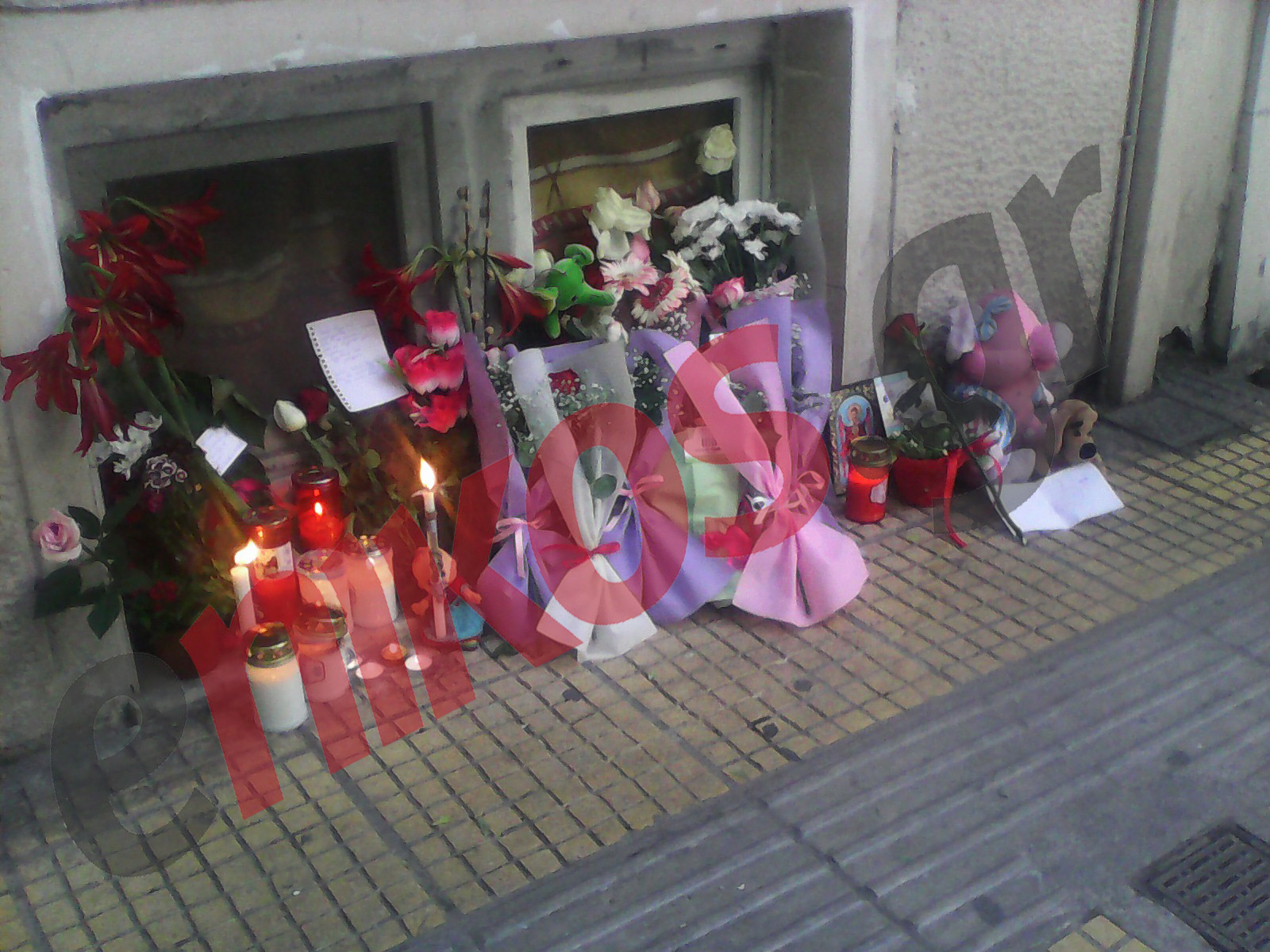 Λουλούδια και συγκινητικά μηνύματα για την μικρή Άννυ – ΦΩΤΟ