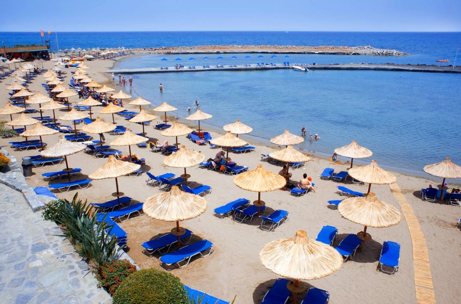 Τρίτη στον κόσμο η Ελλάδα σε παραλίες με “Γαλάζια Σημαία” – ΦΩΤΟ