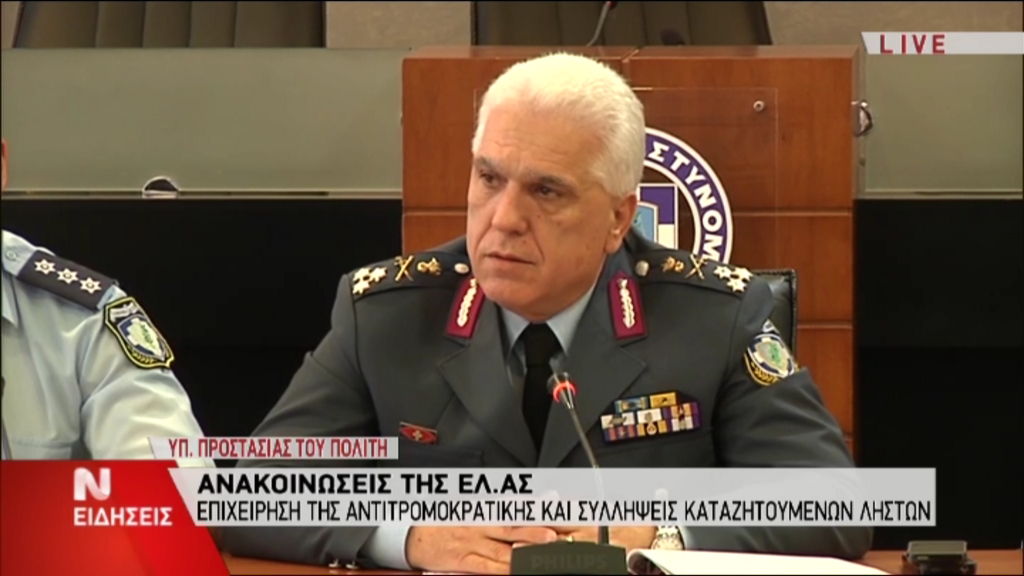 Βρήκαν 3 καλάσνικοφ και 4 πιστόλια στο σπίτι στον Βόλο – BINTEO