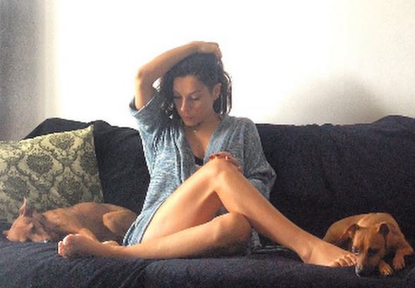 Με μπικίνι στη βροχερή Μύκονο – ΦΩΤΟ