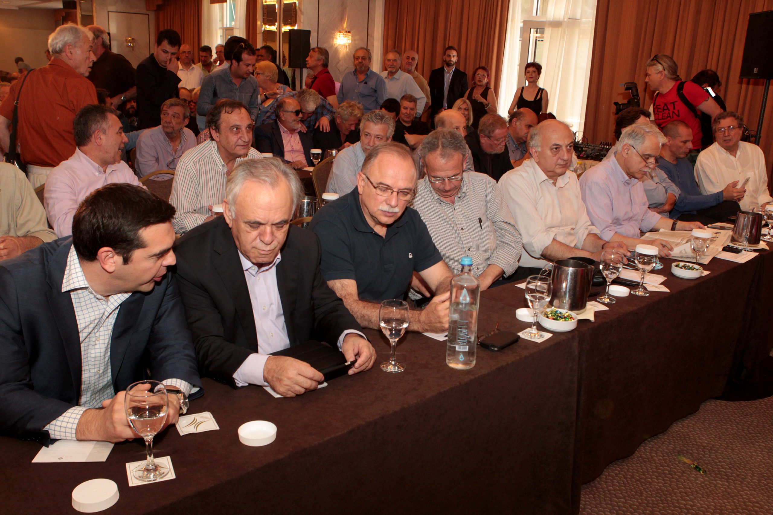 “Οχι” από την ΚΕ του ΣΥΡΙΖΑ στην προετοιμασία για δημοψήφισμα