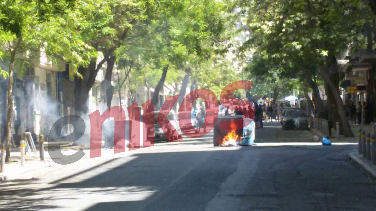 Ένταση στα Εξάρχεια – Οδοφράγματα στην Στουρνάρη – ΦΩΤΟ – ΤΩΡΑ