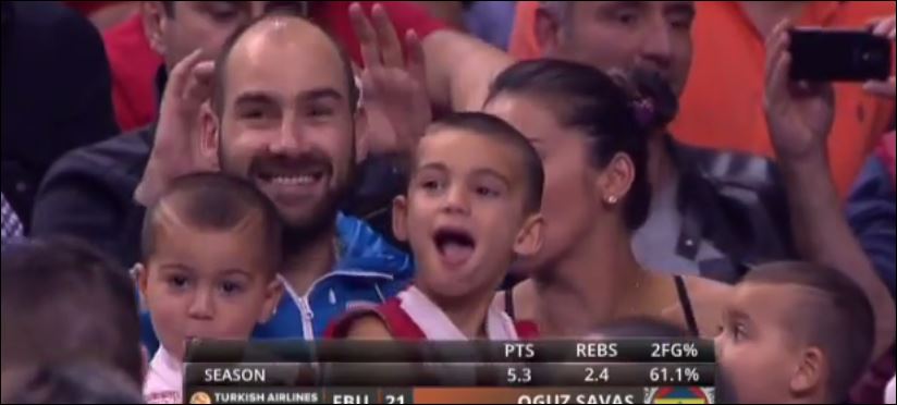 Η οικογένεια Σπανούλη παρακολουθεί το Ρεάλ – Φενέρ – ΒΙΝΤΕΟ