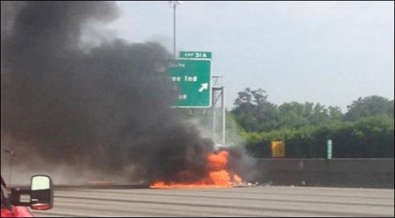 4 νεκροί από την συντριβή αεροπλάνου σε λεωφόρο της Ατλάντα – ΤΩΡΑ