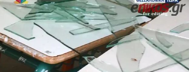 Κάνουν μάθημα στο προαύλιο- ΒΙΝΤΕΟ