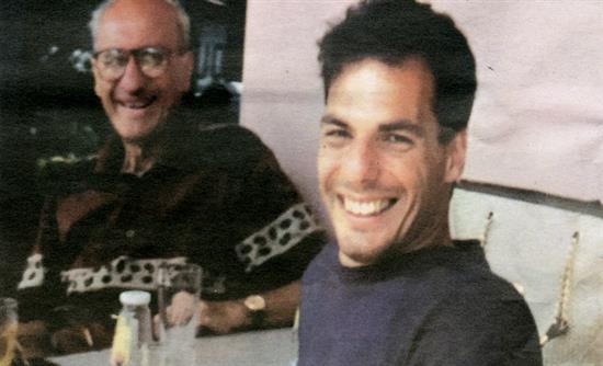 Ο πατέρας του Βαρουφάκη ξεσπά: Ο Γιάνης είναι άξιος γι’ αυτό και τον χτυπούν