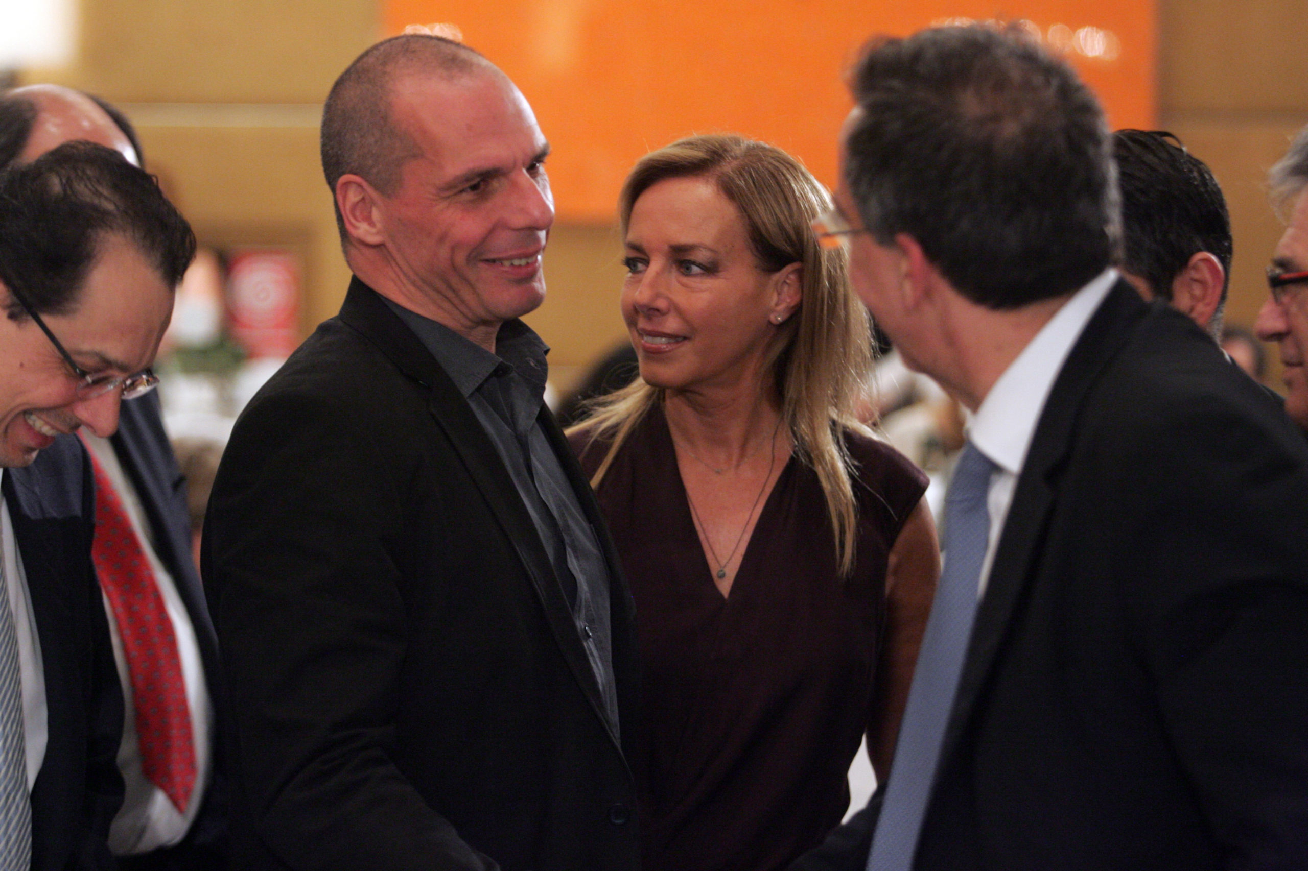 Ο Βαρουφάκης για ποτό στον Ημεροδρόμο – ΦΩΤΟ