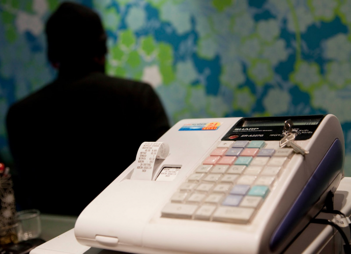 Στέλνουν συμπληρωματικά σενάρια για τον ΦΠΑ στους θεσμούς