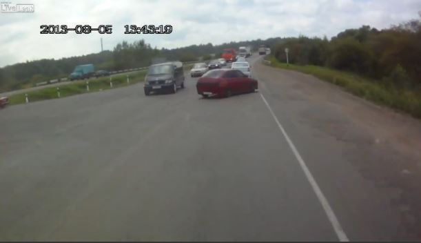 Το “μάθημα” ενός ανυπόμονου οδηγού – ΒΙΝΤΕΟ