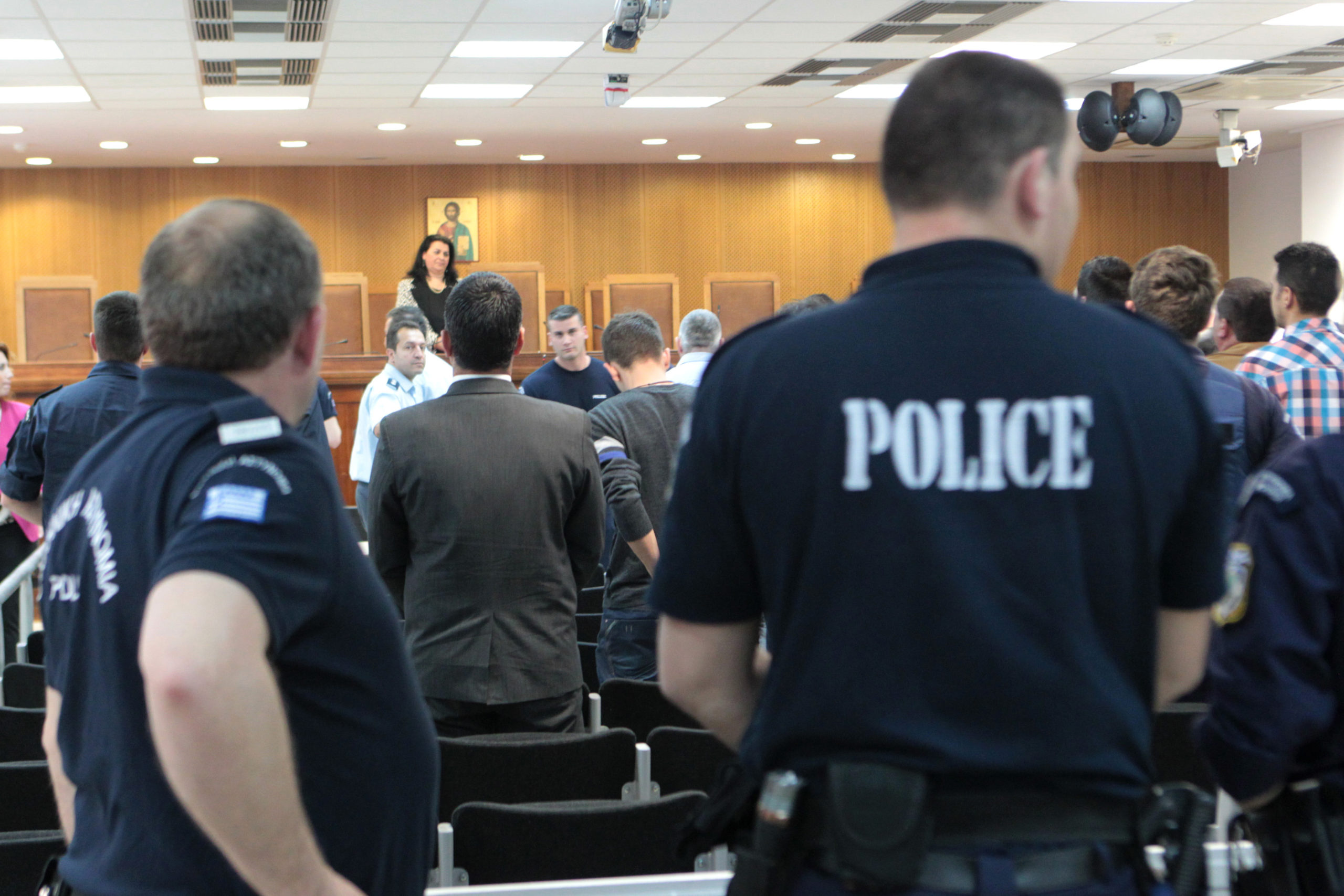 Ένταση με μέλη των «πυρήνων» στη δίκη της Χρυσής Αυγής