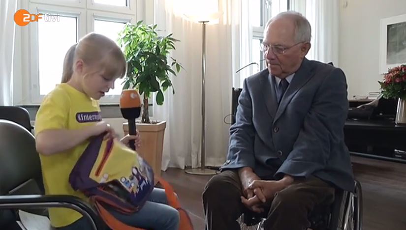 Ο Σόιμπλε, ο Βαρουφάκης και… τα σοκολατένια ευρώ – ΒΙΝΤΕΟ