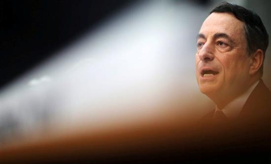 Bloomberg: Η μπάλα της ρευστότητας στο γήπεδο της ΕΚΤ