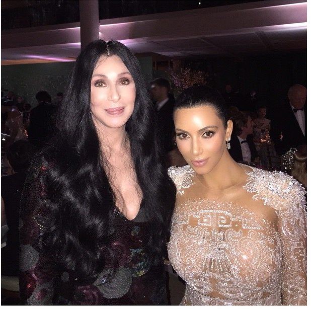 Η Καρντάσιαν ποζάρει με την Σερ – ΦΩΤΟ