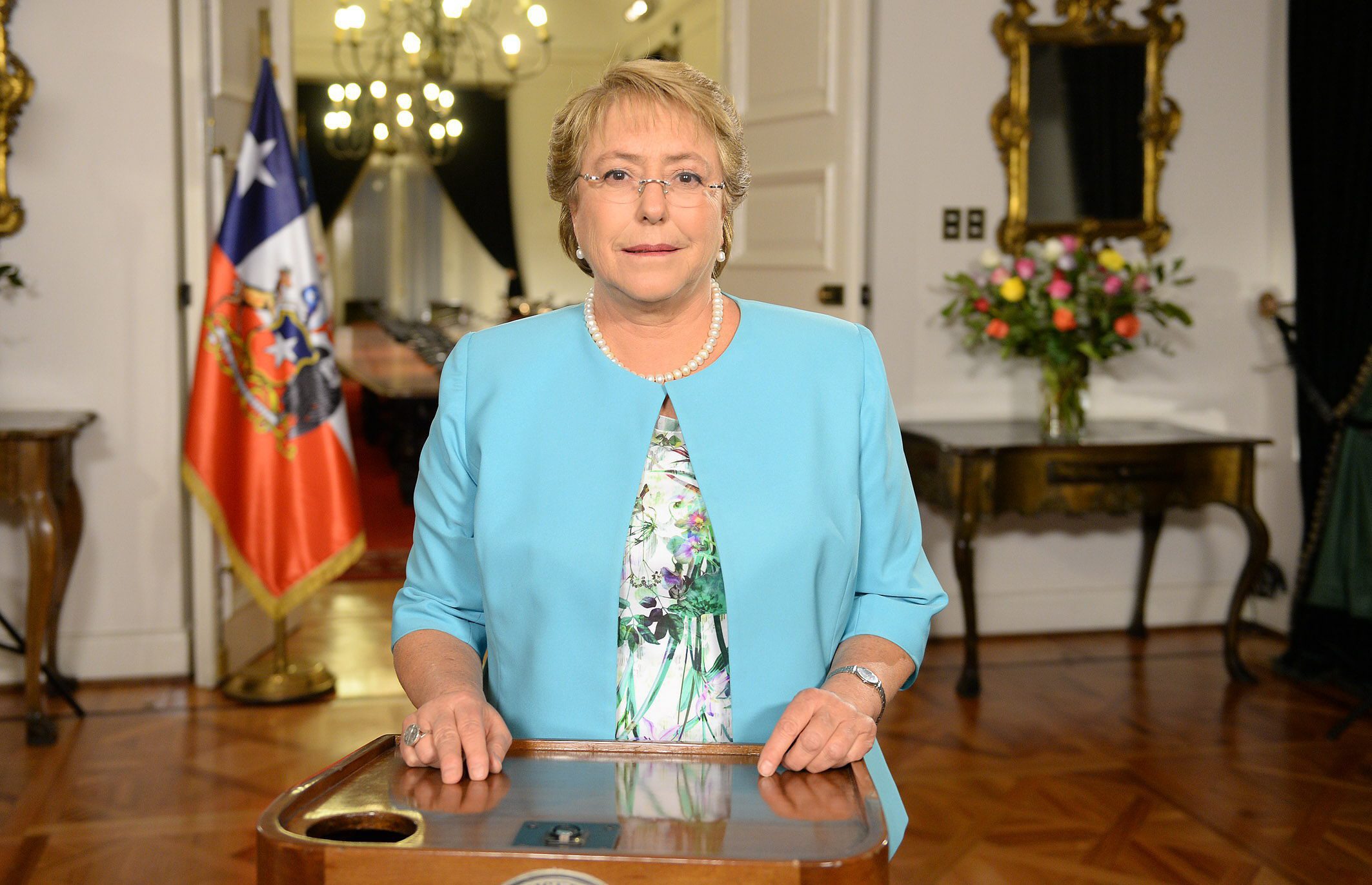 Η πρόεδρος της Χιλής ζήτησε από τα μέλη της κυβέρνησής της να παραιτηθούν