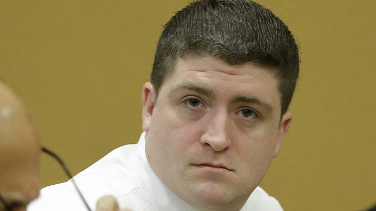 Αθωώθηκε αστυνομικός που είχε σκοτώσει δύο άοπλους υπόπτους