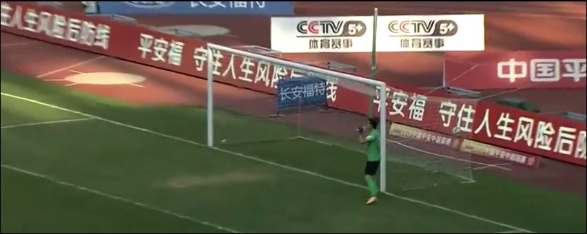 Τερματοφύλακας πλήρωσε ακριβά τη… δίψα του – ΒΙΝΤΕΟ