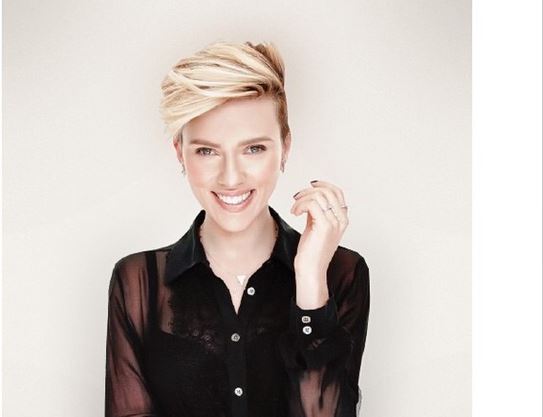 H Γιόχανσον μισεί τη ζωή στο Παρίσι