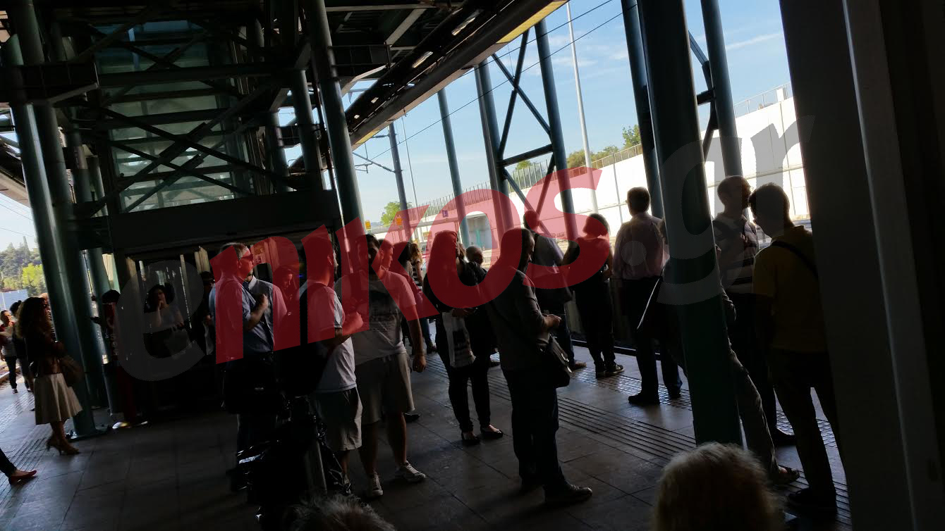 Προβλήματα σε μετρό και προαστιακό- Μεγάλη ταλαιπωρία για τους επιβάτες – ΦΩΤΟ