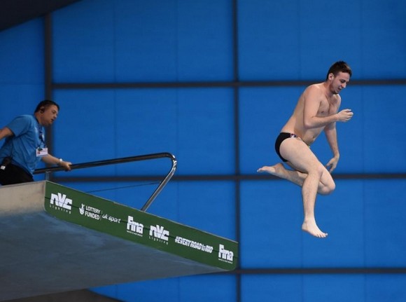 Ο Τζίμι Τζαμπ των κολυμβητηρίων – ΒΙΝΤΕΟ