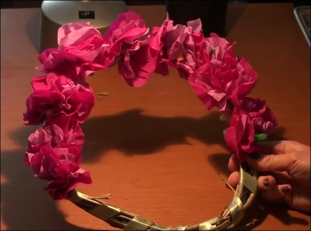 Πως θα φτιάξετε ένα μαγιάτικο στεφάνι – ΒΙΝΤΕΟ