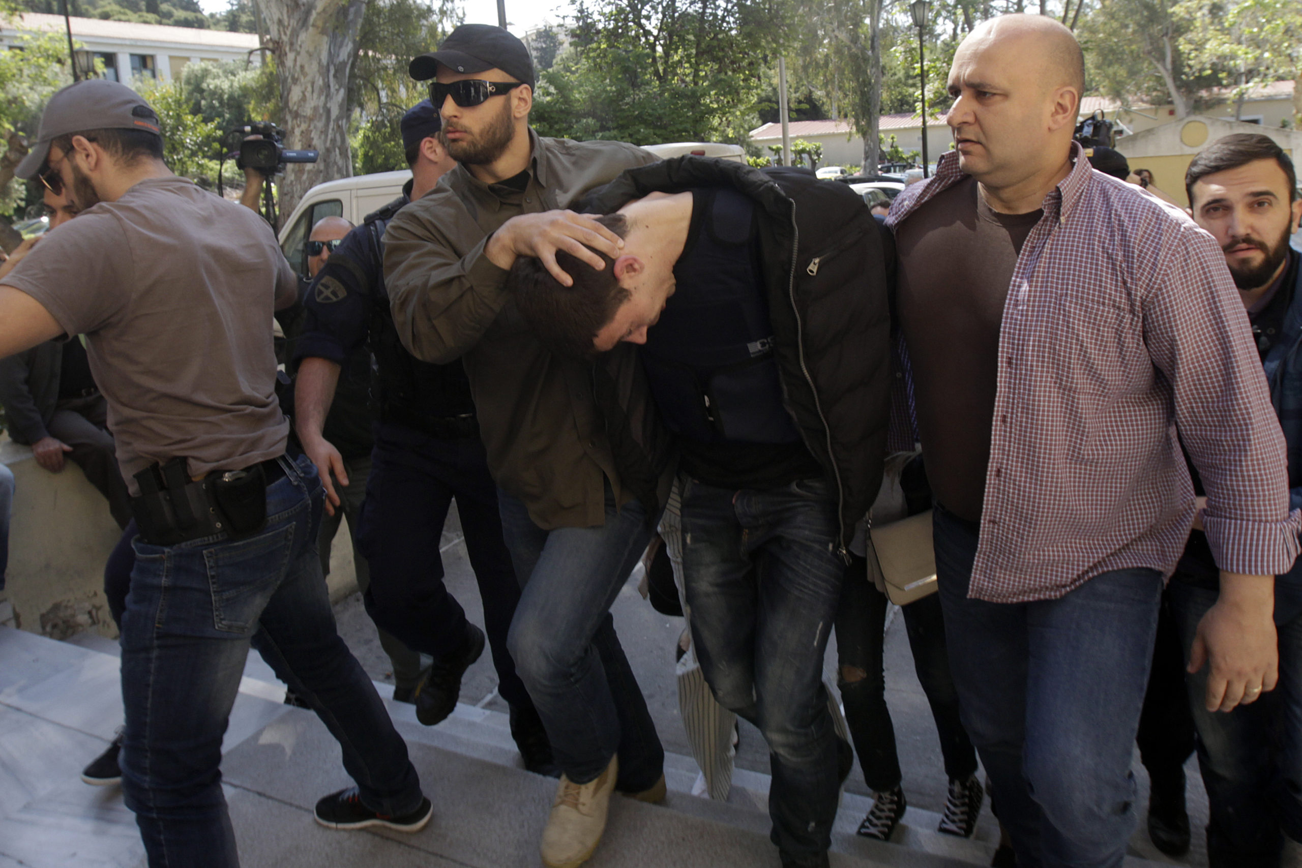 Προπηλακίστηκε ο πατέρας της Άννυ στην Ευελπίδων – ΒΙΝΤΕΟ – ΦΩΤΟ