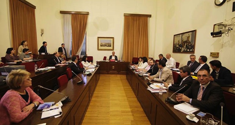 ΙΟΒΕ: Ή μνημόνιο ή πτώχευση ήταν η λύση για την Ελλάδα