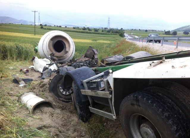 Θανατηφόρο τροχαίο με εκτροπή μπετονιέρας – ΦΩΤΟ