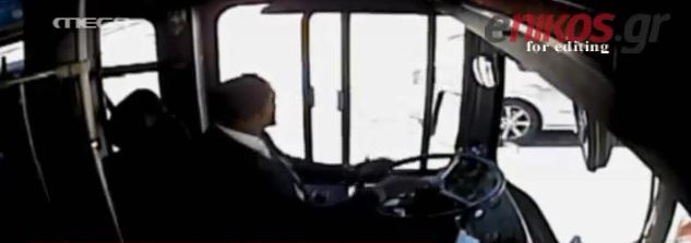 Ο οδηγός του λεωφορείου έσωσε τους επιβάτες πριν τη σύγκρουση με τρένο – ΒΙΝΤΕΟ