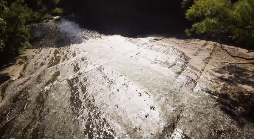 Η καλύτερη φυσική νεροτσουλήθρα του κόσμου – ΒΙΝΤΕΟ