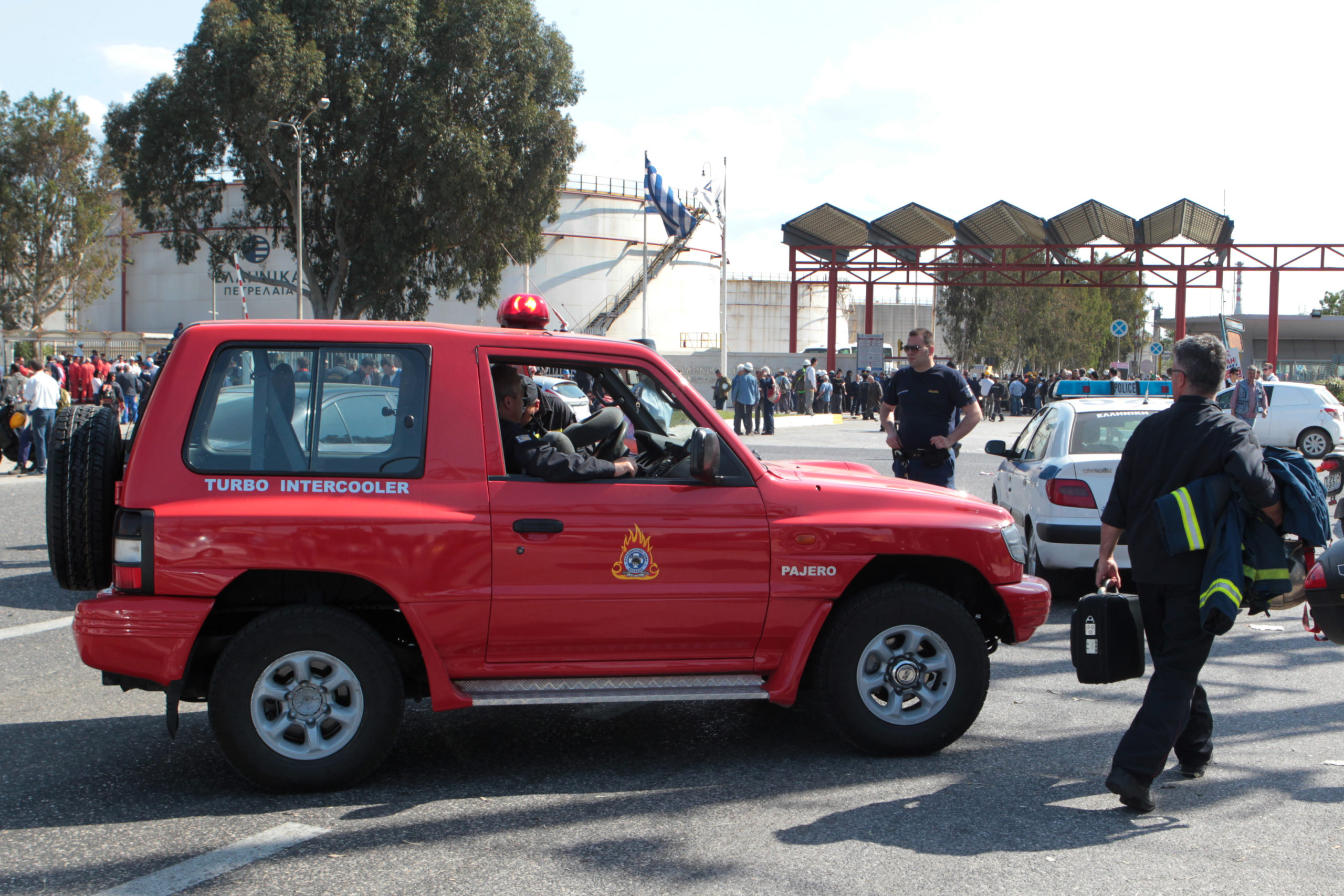 Μάχη για τη ζωή δίνουν οι 5 τραυματίες από την πυρκαγιά στα διυλιστήρια