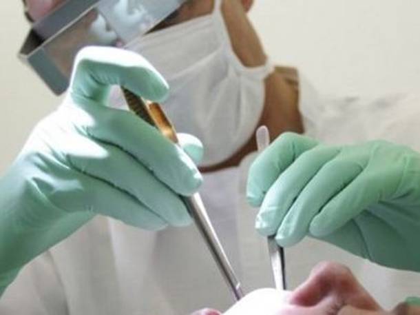 «Πολυτέλεια» για τους Ελληνες η επίσκεψη στον οδοντίατρο