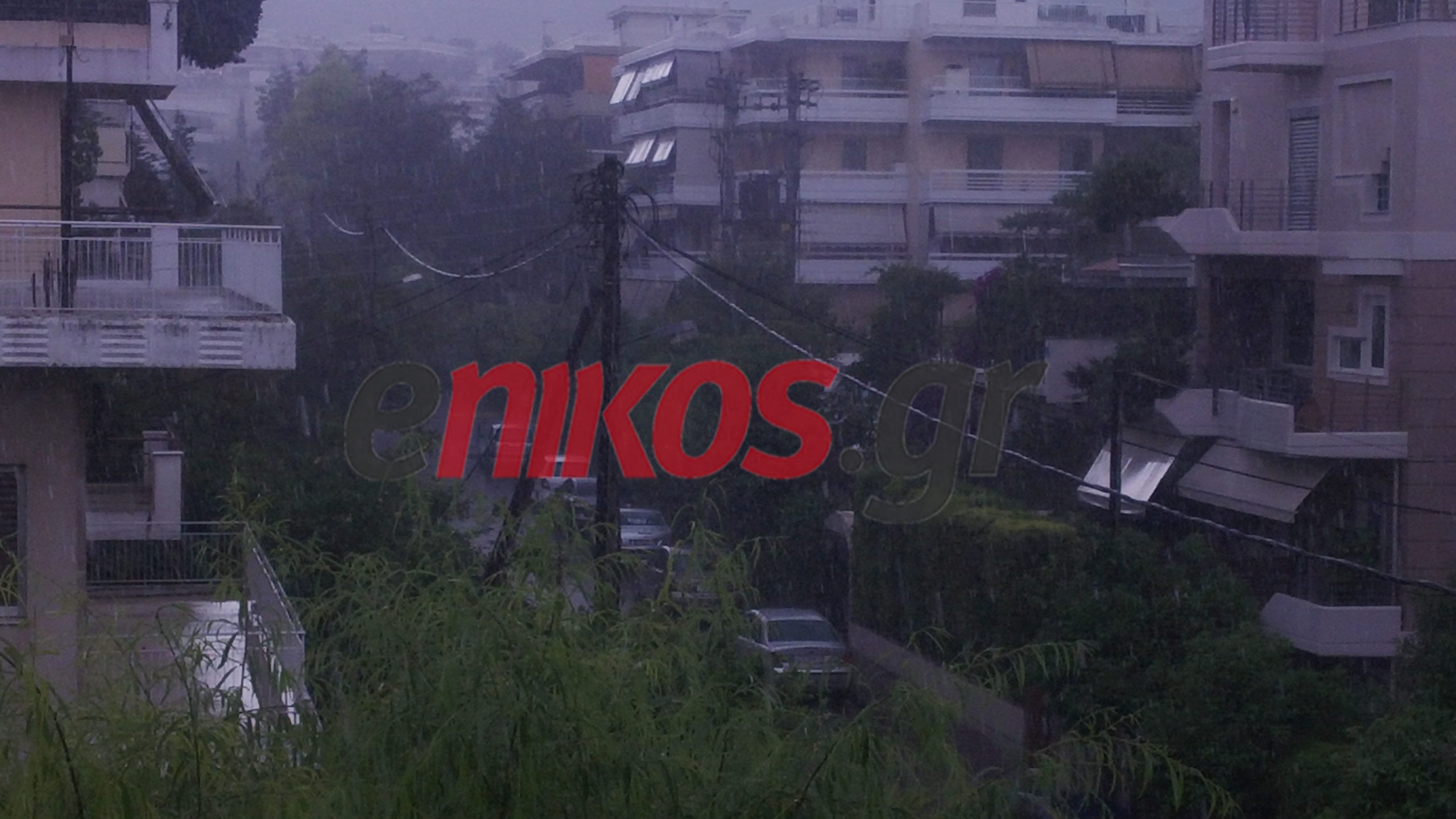 Βρέχει στην Αγ. Παρασκευή – ΦΩΤΟ