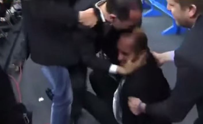 Τα τρελά πανηγύρια των Αγγελόπουλων – ΒΙΝΤΕΟ