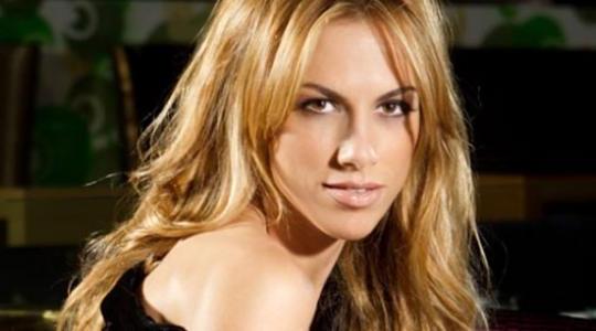 Η Ντορέττα Παπαδημητρίου στην παραλία – ΦΩΤΟ