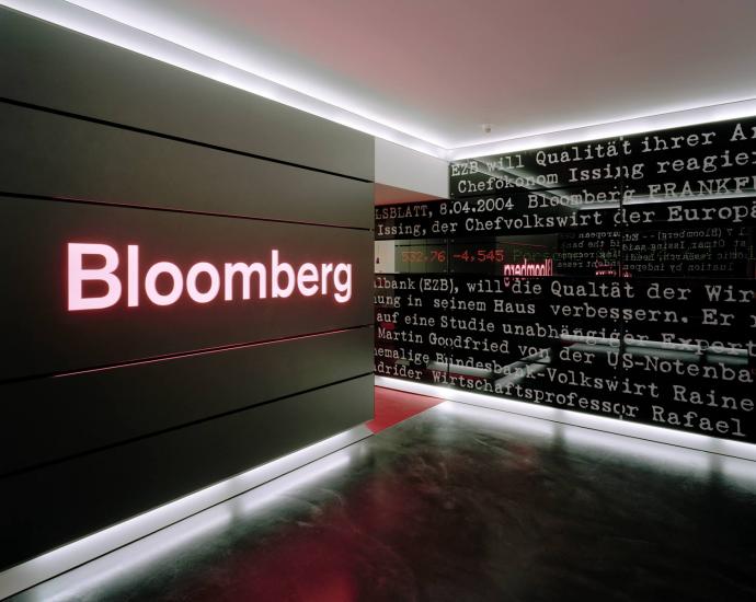Bloomberg: Κούρσα για να αποφευχθεί η στάση πληρωμών στην Ελλάδα
