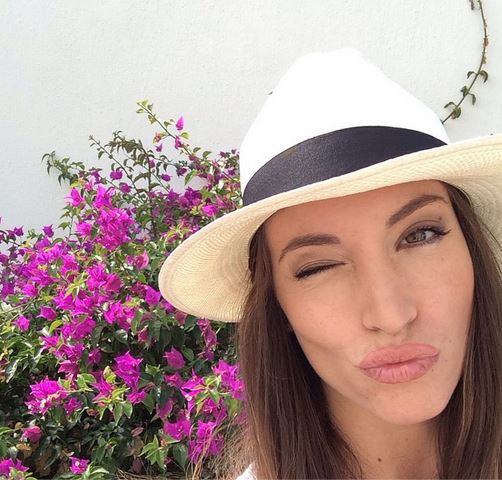 Αναστάτωσε τη Μύκονο με το λευκό… μαγιό της – ΦΩΤΟ