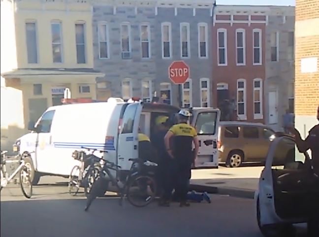 Νέο βίντεο με τη σύλληψη του Φρέντι Γκρέι στη Βαλτιμόρη