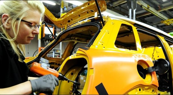 Πτώση-σοκ της παραγωγής στη Βρετανία