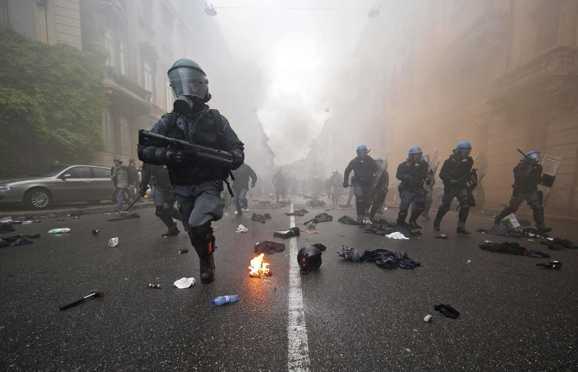 Δέκα προσαγωγές για τα επεισόδια στην Ιταλία