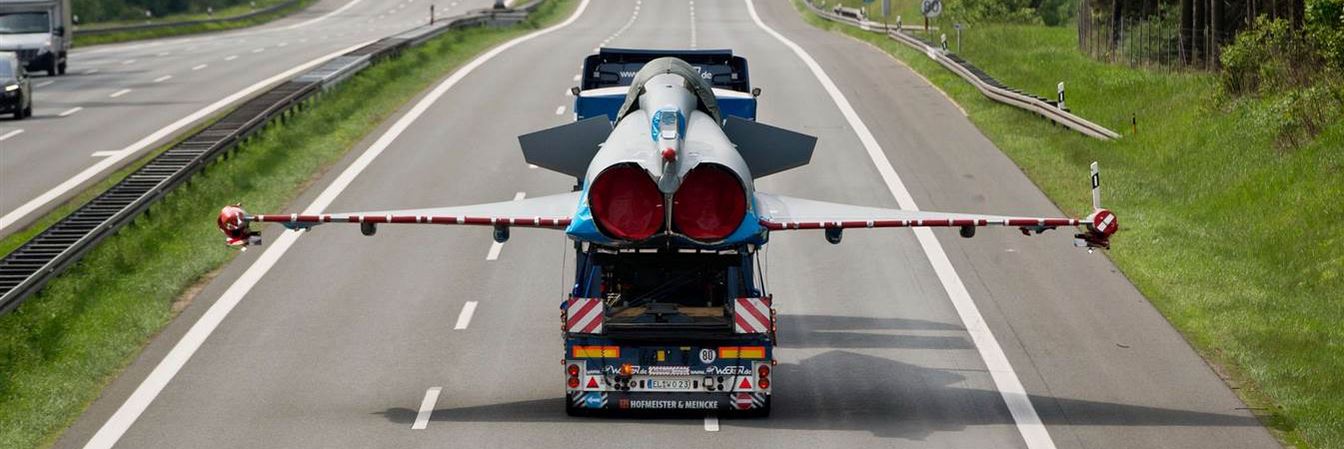 Ένα Eurofighter σε αυτοκινητόδρομο του Βερολίνου – ΦΩΤΟ