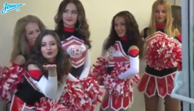 Ο Χουλκ απέφυγε τσιρλίντερ που τον φλέρταρε – ΒΙΝΤΕΟ