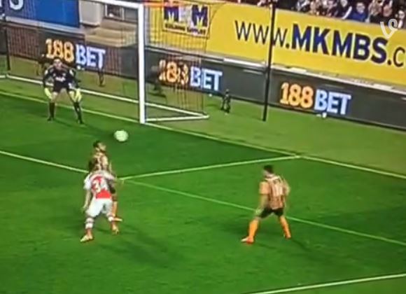 Εντυπωσιακή “βουτιά” από Αιγύπτιο ποδοσφαιριστή – ΒΙΝΤΕΟ