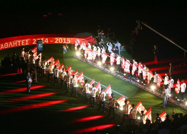 Η απονομή του πρωταθλήματος στον Ολυμπιακό – ΒΙΝΤΕΟ