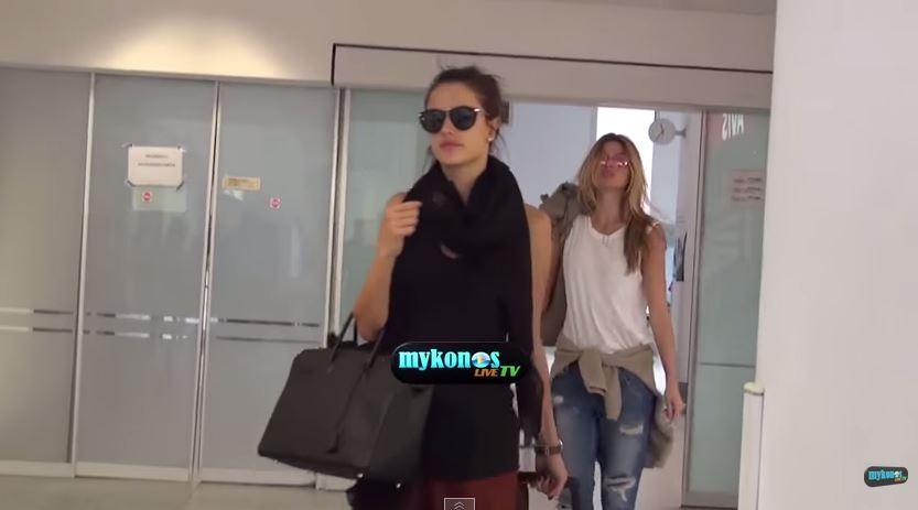 Η Αλέσαντρα Αμπρόσιο στην Μύκονο – ΒΙΝΤΕΟ