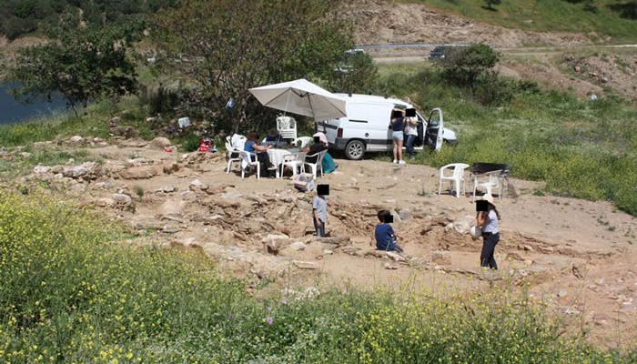 Έκαναν πικ-νικ σε αρχαιολογικό χώρο – ΦΩΤΟ
