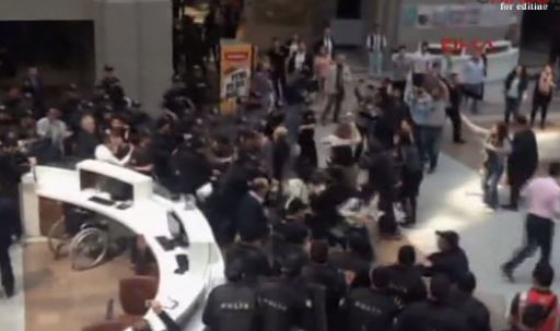 Άγριο ξύλο σε δικαστήριο της Τουρκίας- ΒΙΝΤΕΟ