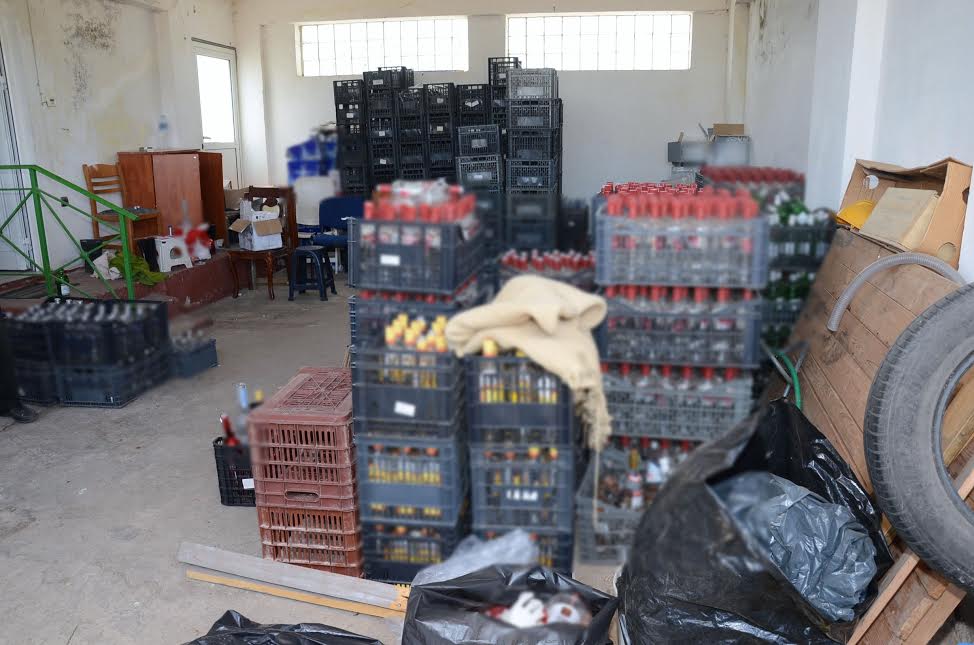 Πουλούσε ποτά “μπόμπες” σε μαγαζιά του Βοτανικού και της παραλιακής – ΦΩΤΟ