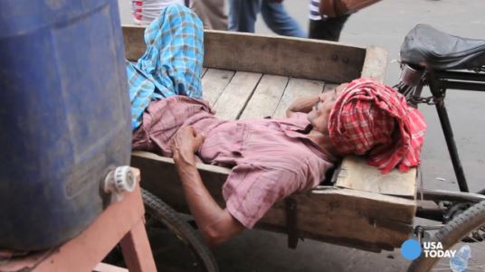 “Θερίζει” ο καύσωνας στην Ινδία – Στους 1500 οι νεκροί – BINTEO